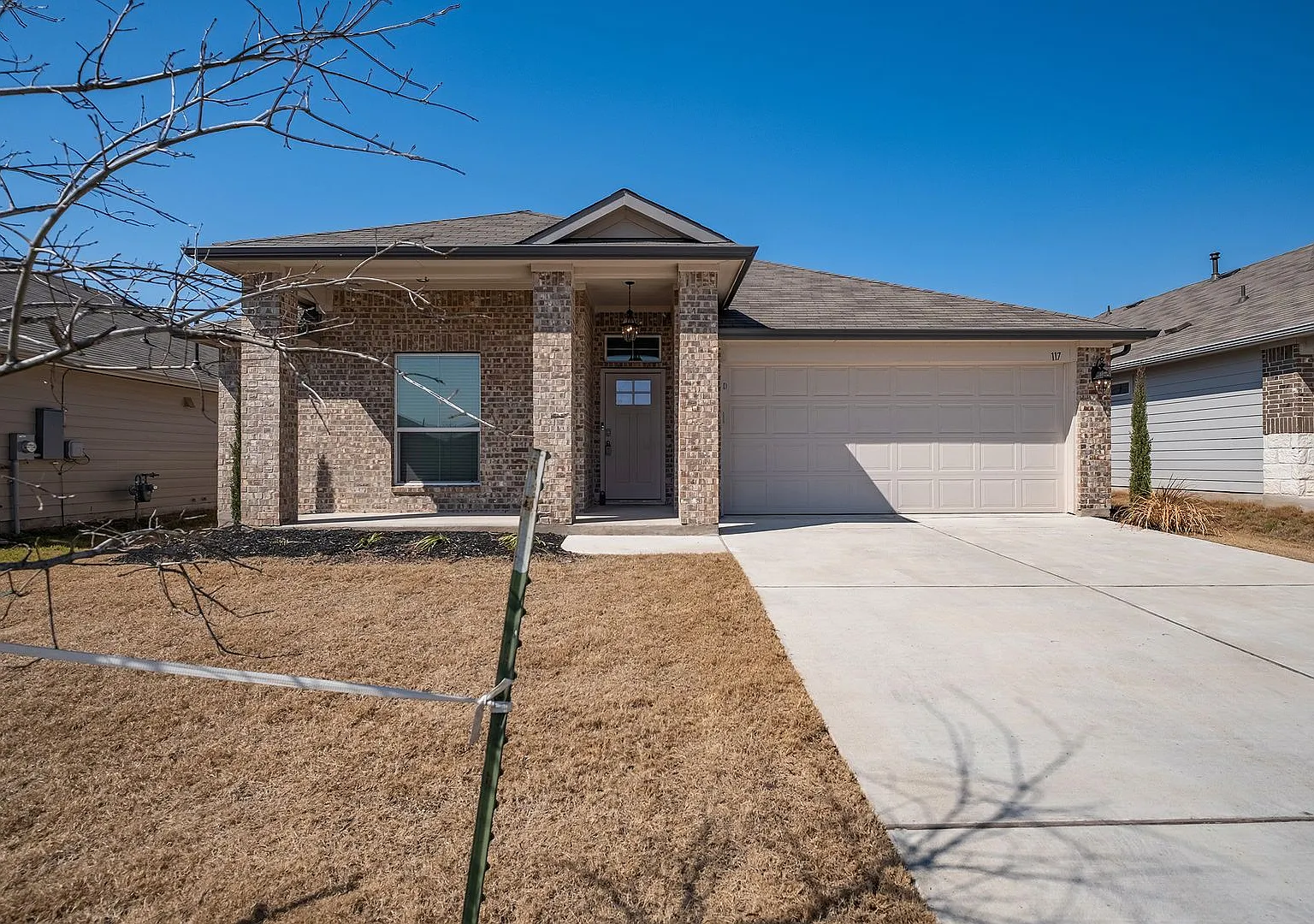 Fantastic 3 Bedroom, 2 Bath Home Near Downtown Hutto — Photo 1