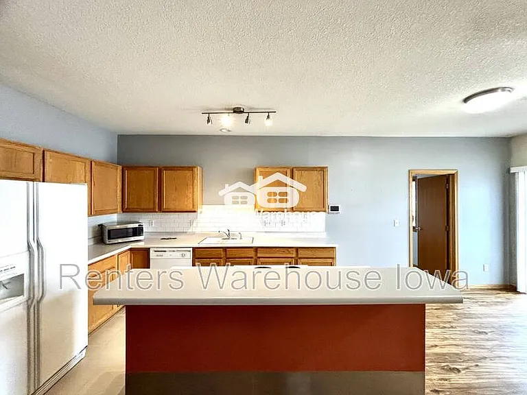 950 67th St #410 — Photo 7