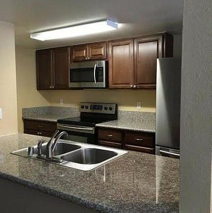 5th image of 609 Paseo Esmeralda
