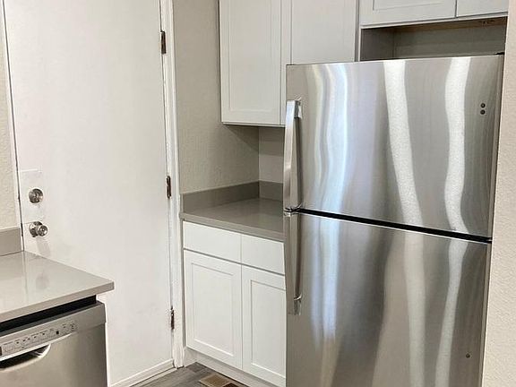 3rd image of 909 N Elm St #909