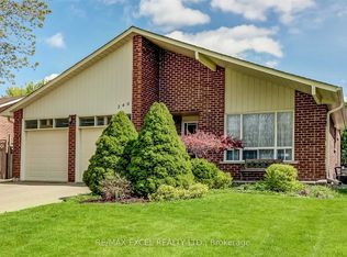 240 Yorkshire Dr, Newmarket, ON L3Y 6J7