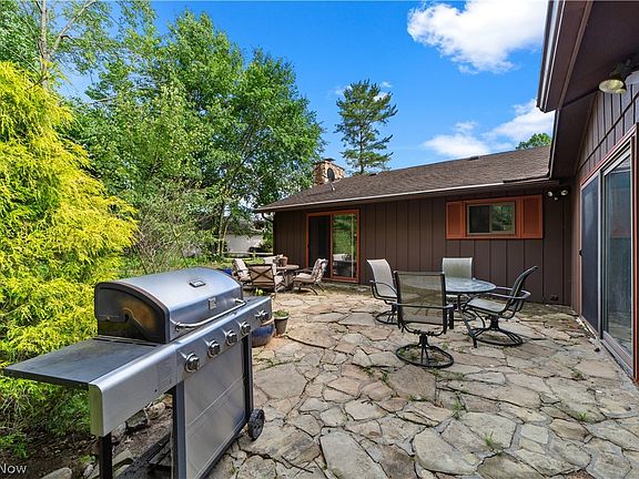 4th image of 5911 Woodland Dr