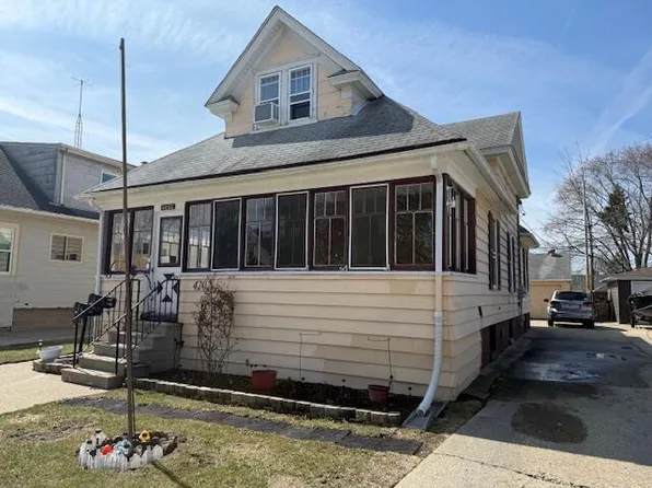 4202 21st AVENUE, Kenosha, WI 53140