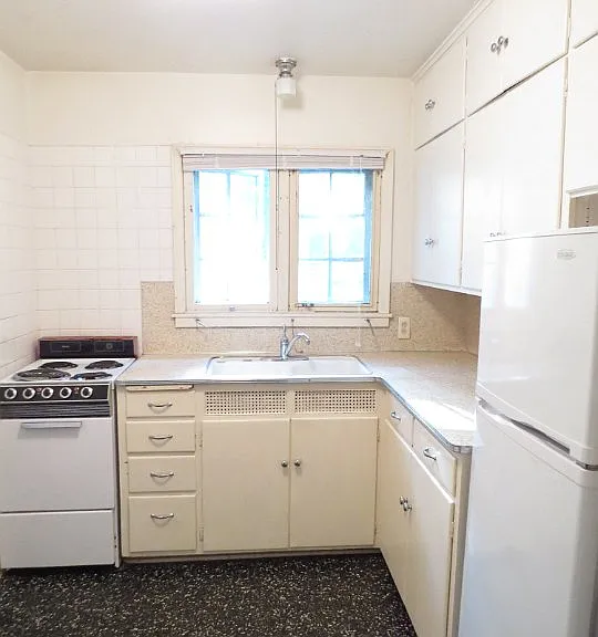 1406 Drake St — Photo 2