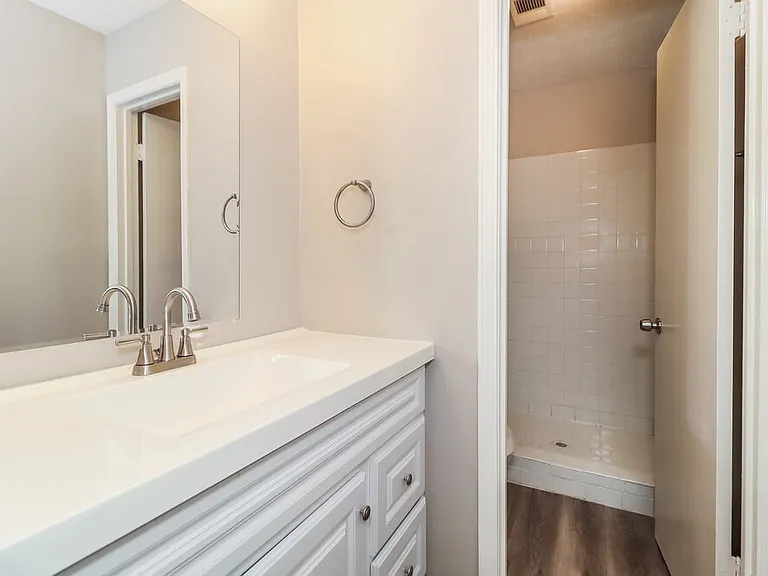 5427 Covent Way — Photo 12