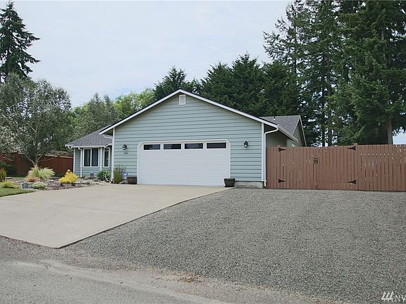 3rd image of 3024 Mercedes Dr NE