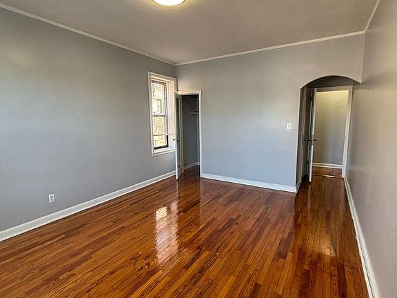 3rd image of 31 S Munn Ave #2C
