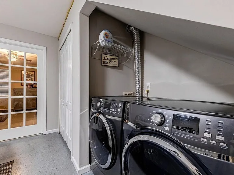 1146 Village Ct SE — Photo 32