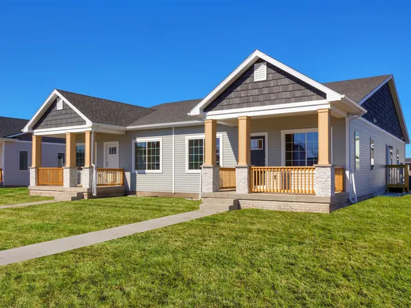 9772 Regatta Ln, Johnston, IA 50131