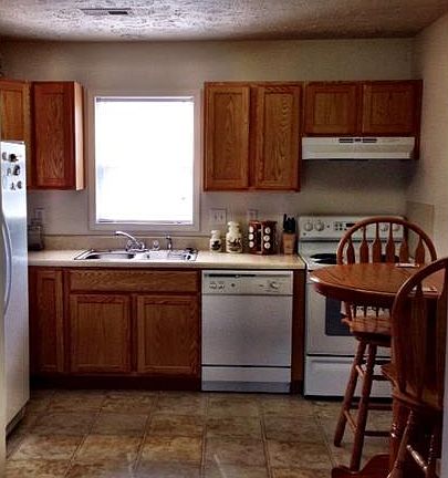 3rd image of 239 Camelot Dr APT B