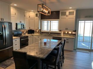 106 Thompson Ct, Delhi, IA 52223
