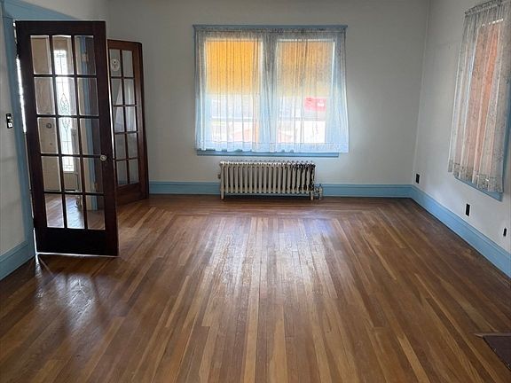 5th image of 130 Emerald St