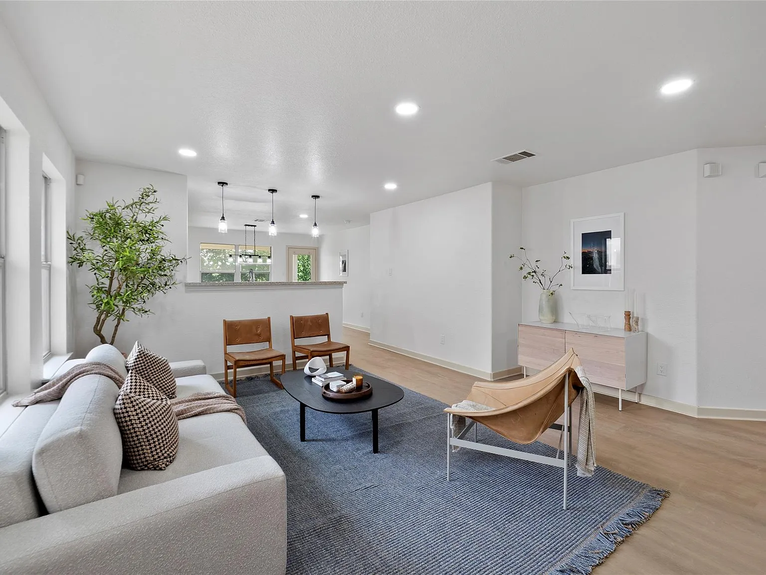 3 bed, 2.0 bath, 1268 sqft, $1,850 — Photo 2