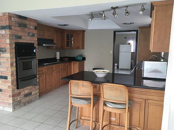 2nd image of 2323 Dreux Ave