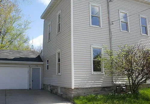 1918 E John St Photo 1