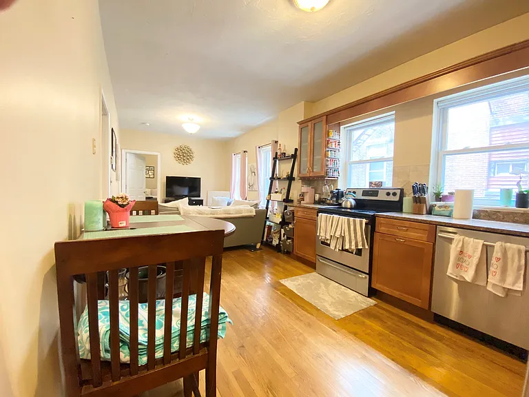38 Charter St #3 — Photo 4