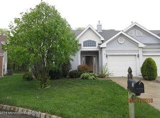 13 Kent Ct, Monroe Township, NJ 08831