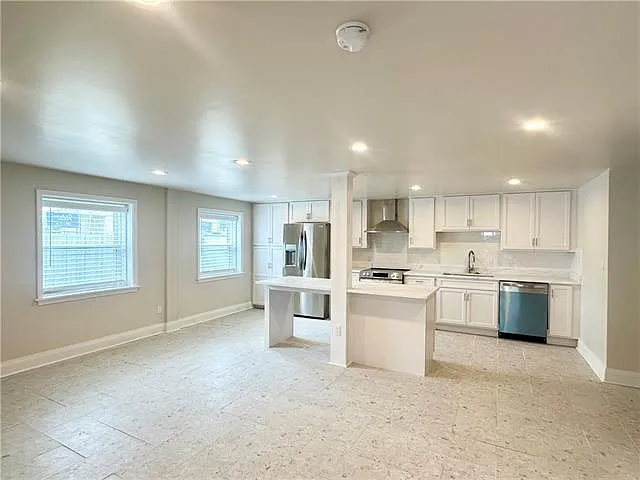 3 bed, 2.5 bath, 1500 sqft, $2,100 — Photo 3