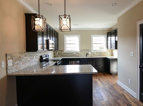 5th image of 3312 Beaumont Centre Cir