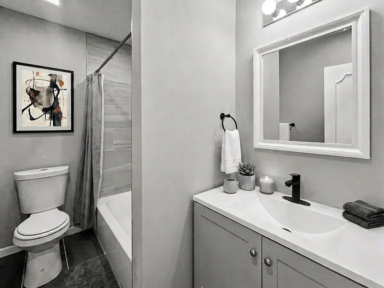 200 E Maple Ave — Photo 4