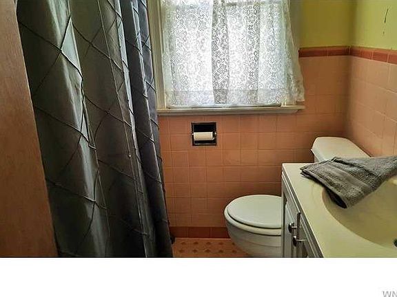 4th image of 128 Eiseman Ave