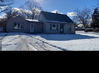 901 Wood Ave, Machesney Park, IL 61115