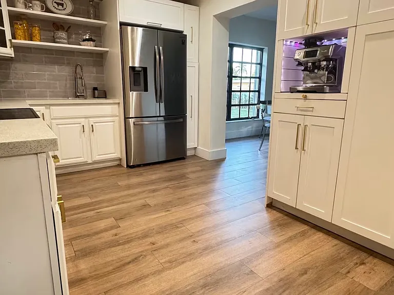 1161 Swan Ave — Photo 5