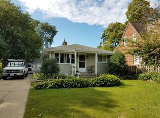 2111 Waverly Pl, Waukegan, IL 60085