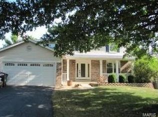 11 Walnut Hill Ct, Saint Charles, MO