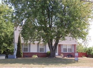 435 Cunningham Ln, Clarksville, TN 37042
