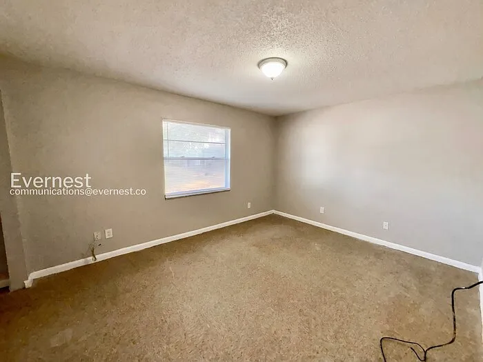 3062 Saint Paul Dr — Photo 9