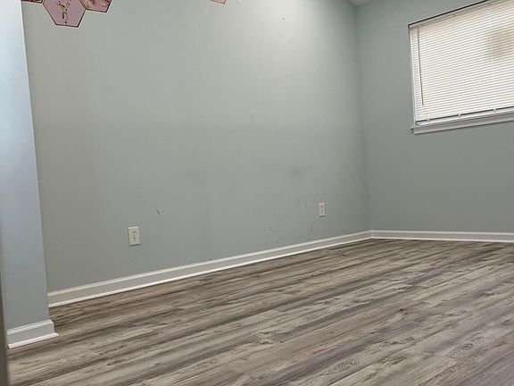 4th image of 715 Driskill Ct #B