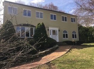 17 Surrey Dr, Westerly, RI 02891