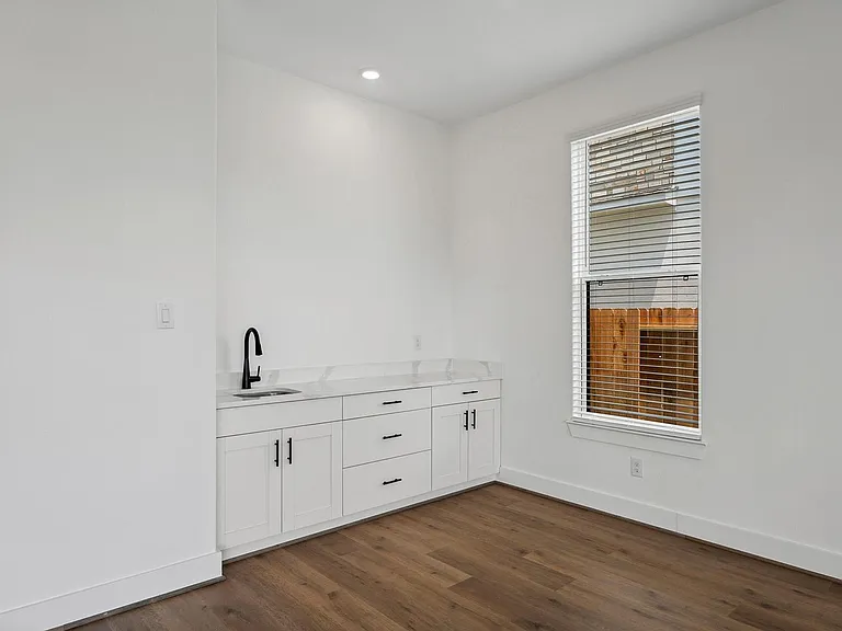 1820 Drover Ln — Photo 12