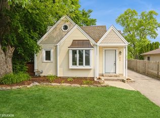 412 Briar Rd, Island Lake, IL 60042