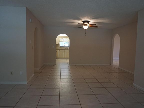 4th image of 1042 SE Walters Ter