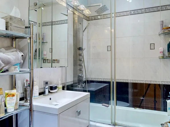 2546 East 13th Street image 4 of 10