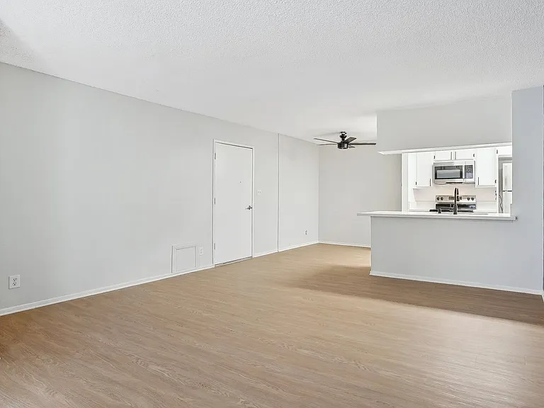 245 South Serrano Ave — Photo 38