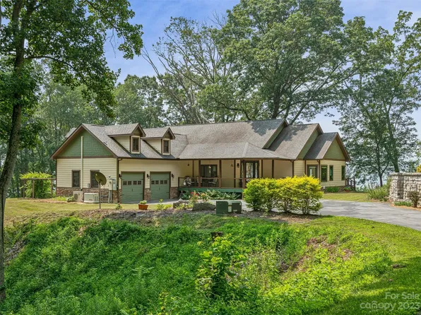 221 Lookout Point, Clyde, NC 28721