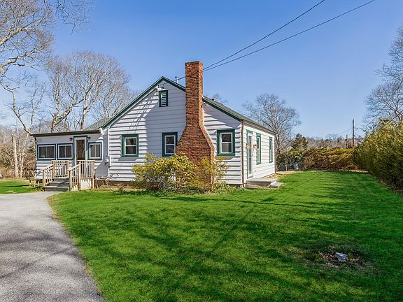 3rd image of 305 Bayberry Rd