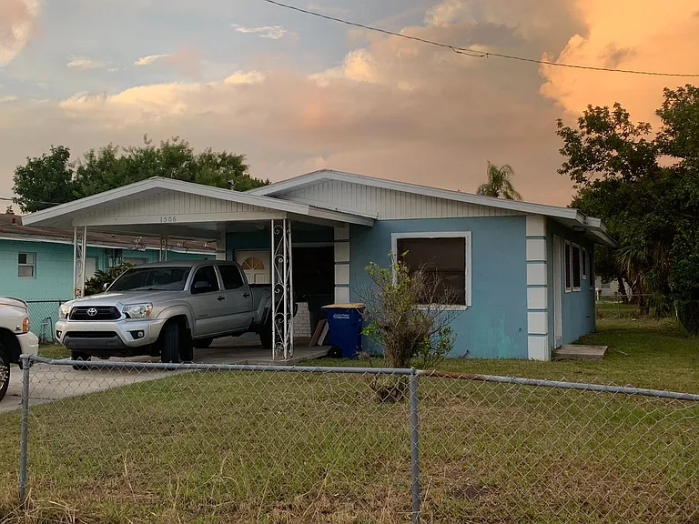 1506 Edgewood Ter — Photo 1