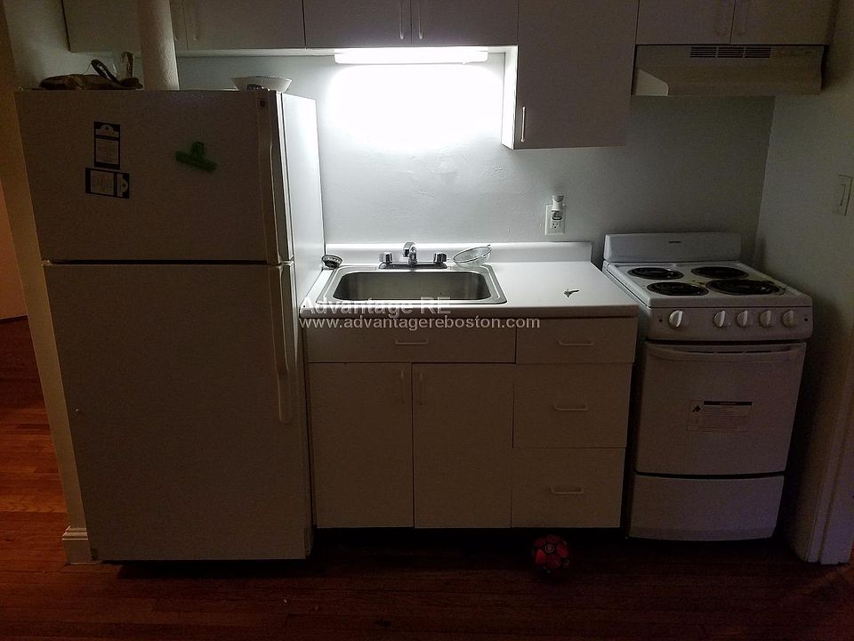 1st image of 17 Fairbanks St APT 1A