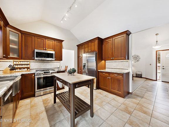 5th image of 24835 W Illini Dr