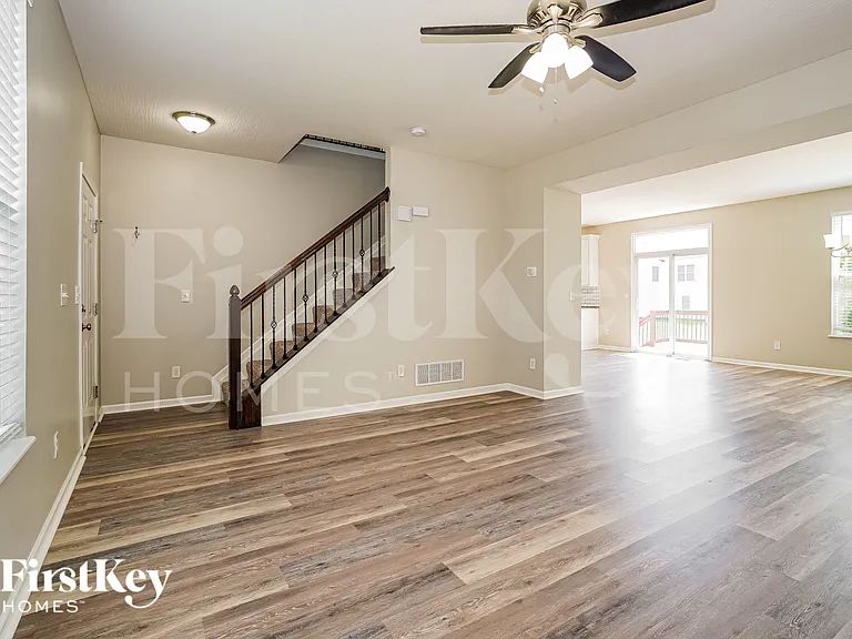 891 Orwell St — Photo 2