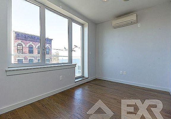 4th image of 270 Jefferson St #2A