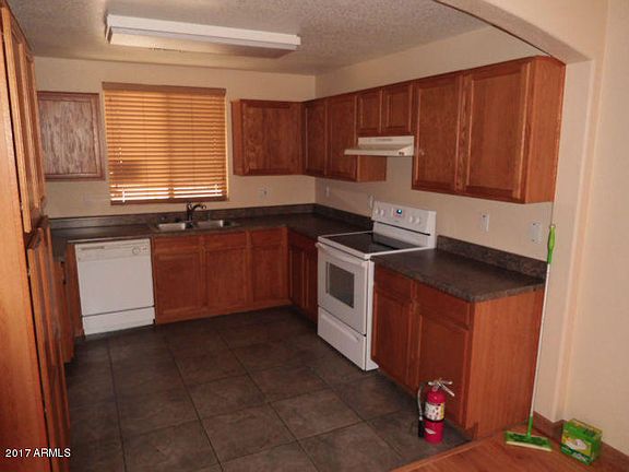 4th image of 2403 S 84th Dr