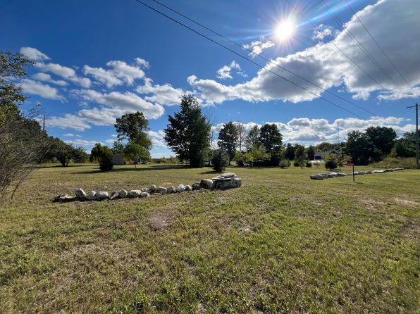W14147 Stimac Rd, Engadine, MI 49827