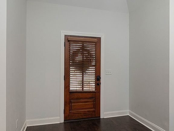 5th image of 402 Oak Ridge Cv