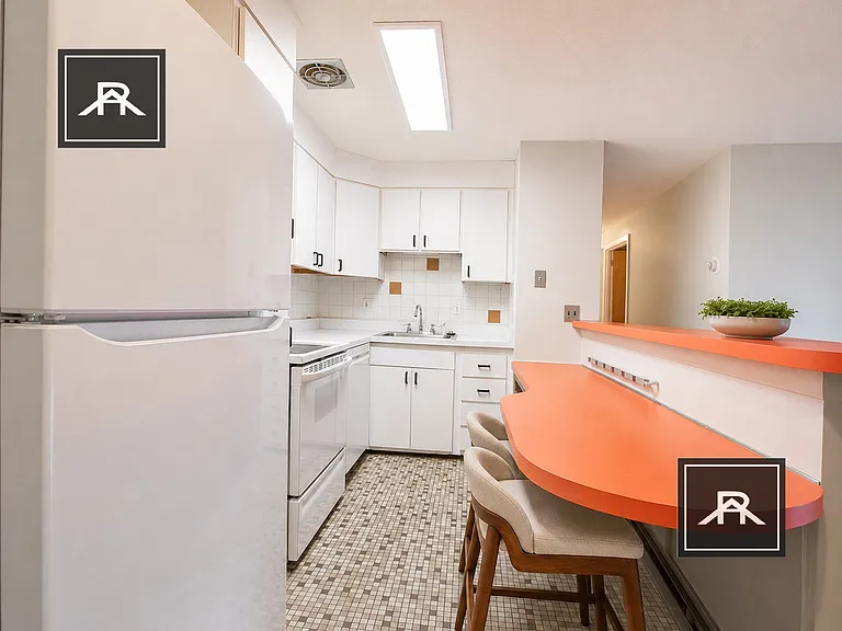50 Green St #409 — Photo 9