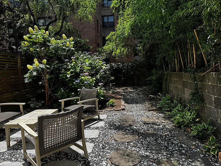 310 W 19th St #1 — Photo 10
